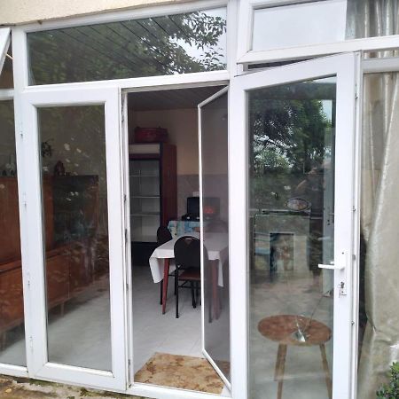 Merabi And Neli Guest House มาคินจอรี ภายนอก รูปภาพ