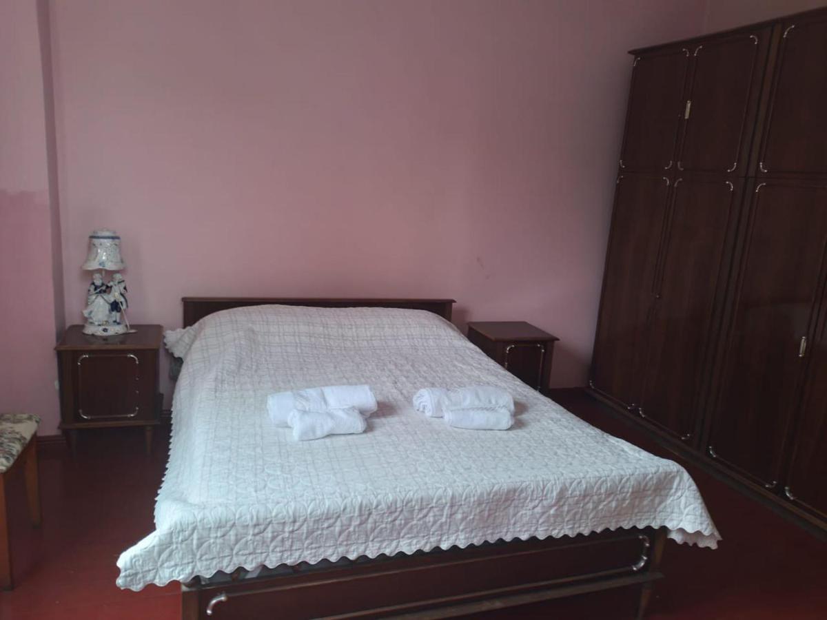 Merabi And Neli Guest House มาคินจอรี ภายนอก รูปภาพ