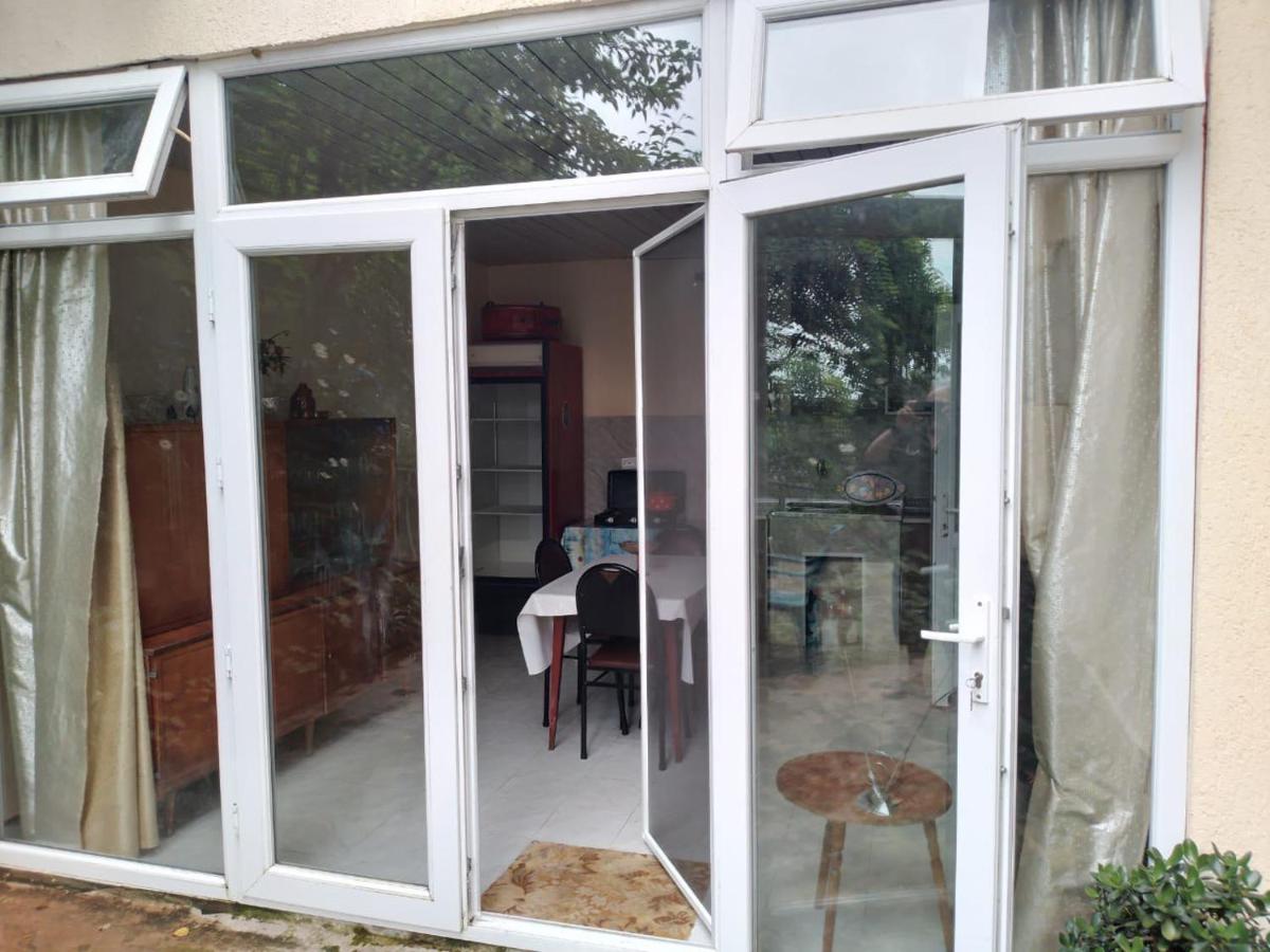 Merabi And Neli Guest House มาคินจอรี ภายนอก รูปภาพ
