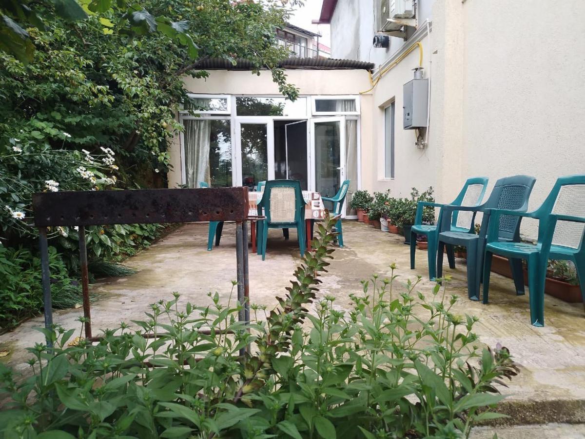 Merabi And Neli Guest House มาคินจอรี ภายนอก รูปภาพ