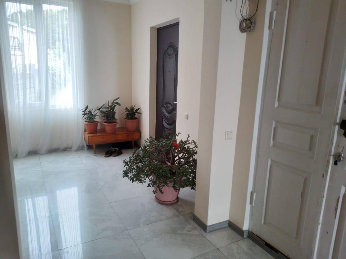 Merabi And Neli Guest House มาคินจอรี ภายนอก รูปภาพ