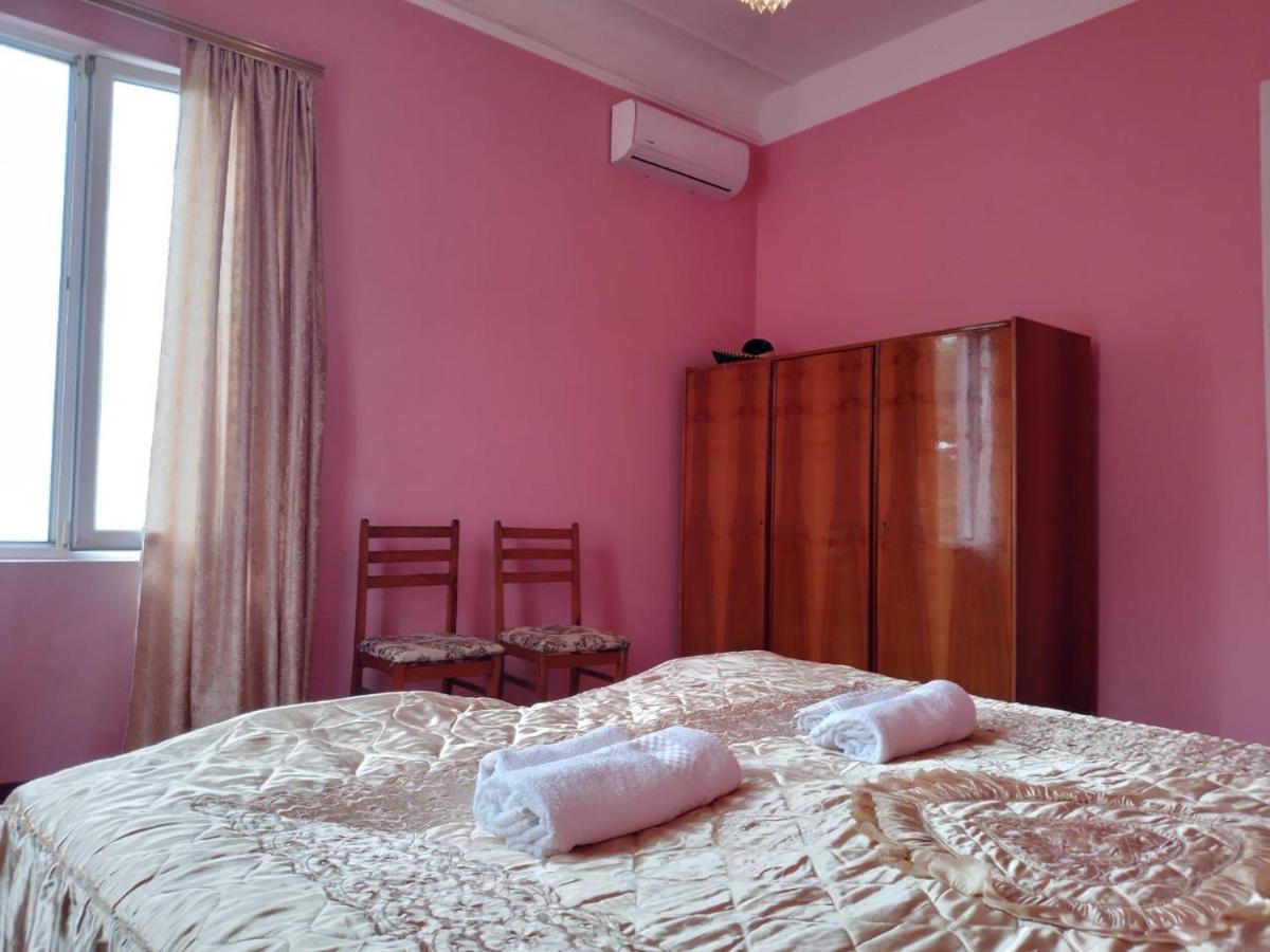 Merabi And Neli Guest House มาคินจอรี ภายนอก รูปภาพ