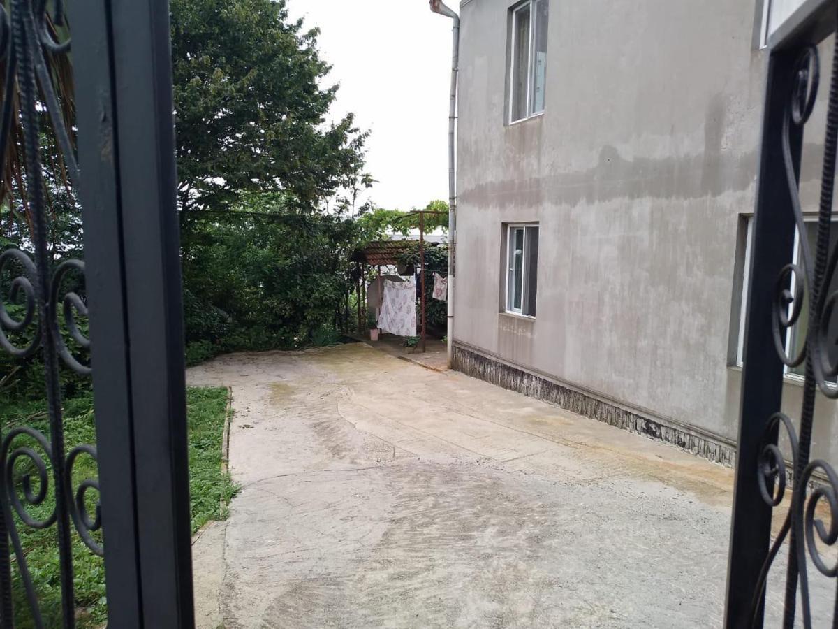 Merabi And Neli Guest House มาคินจอรี ภายนอก รูปภาพ
