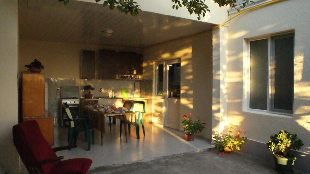 Merabi And Neli Guest House มาคินจอรี ภายนอก รูปภาพ
