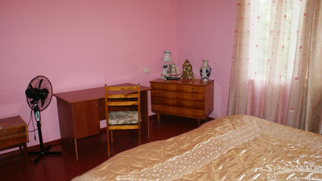 Merabi And Neli Guest House มาคินจอรี ภายนอก รูปภาพ
