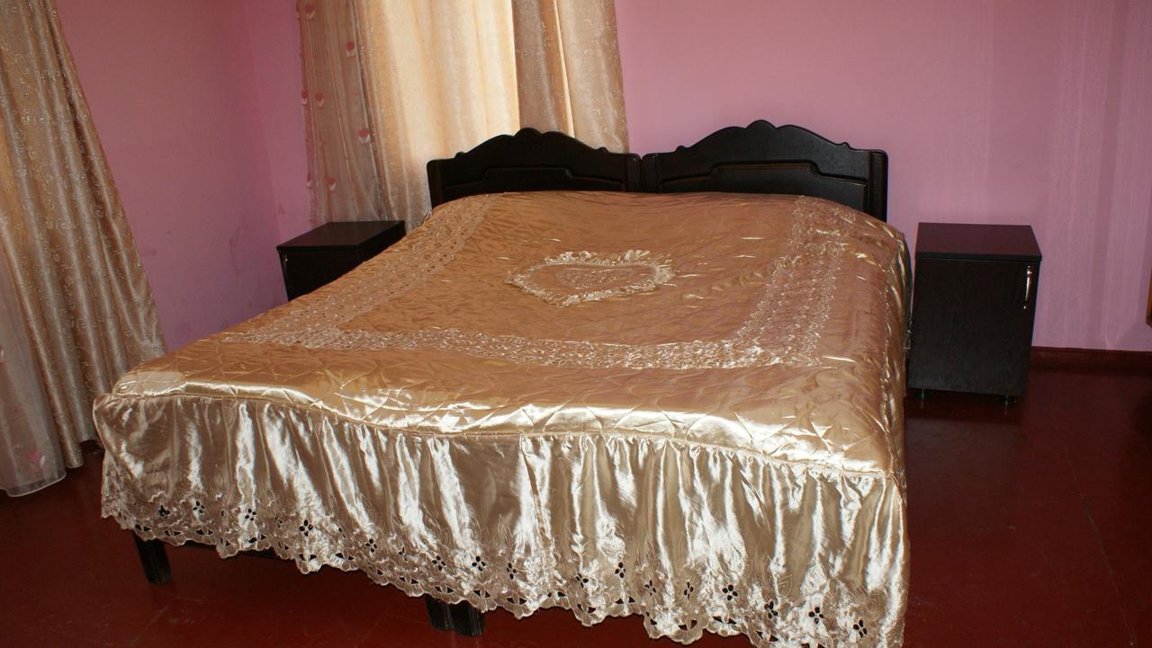 Merabi And Neli Guest House มาคินจอรี ภายนอก รูปภาพ