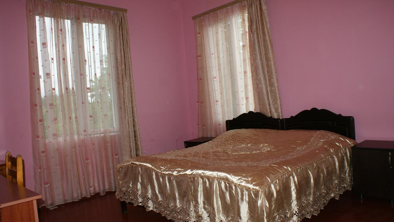 Merabi And Neli Guest House มาคินจอรี ภายนอก รูปภาพ