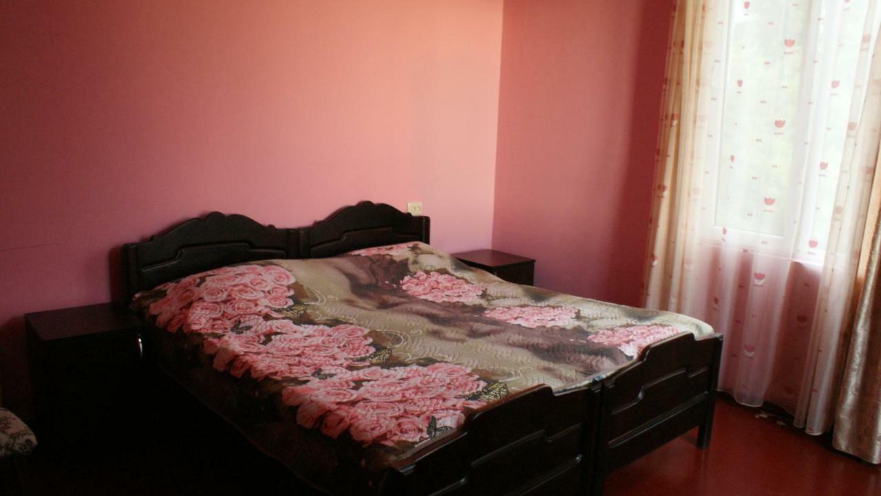 Merabi And Neli Guest House มาคินจอรี ภายนอก รูปภาพ